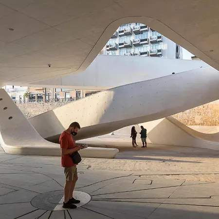 Square * Никосия