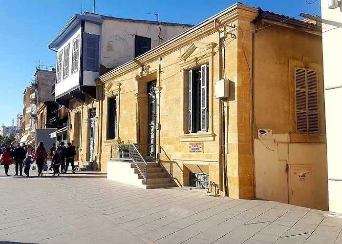 Square アパート ニコシア